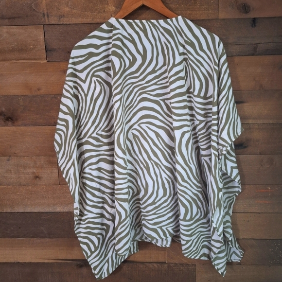 Michael Kors Green & White Zebra Print Zip Up Poncho with Gold Lock SZ L - Picture 7 of 8